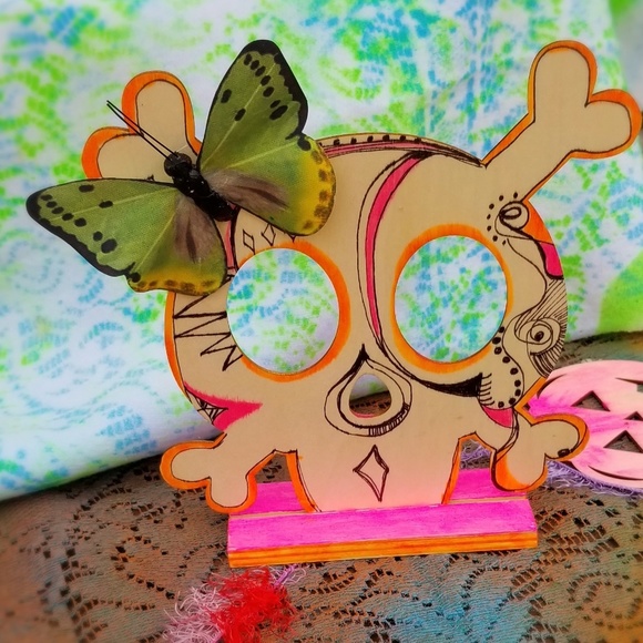 Skull Art Halloween Decor - Picture 4 of 4